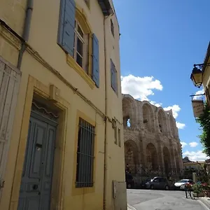 Des Arènes, Deux Chambres Avec Patio, Patangarles. Arles