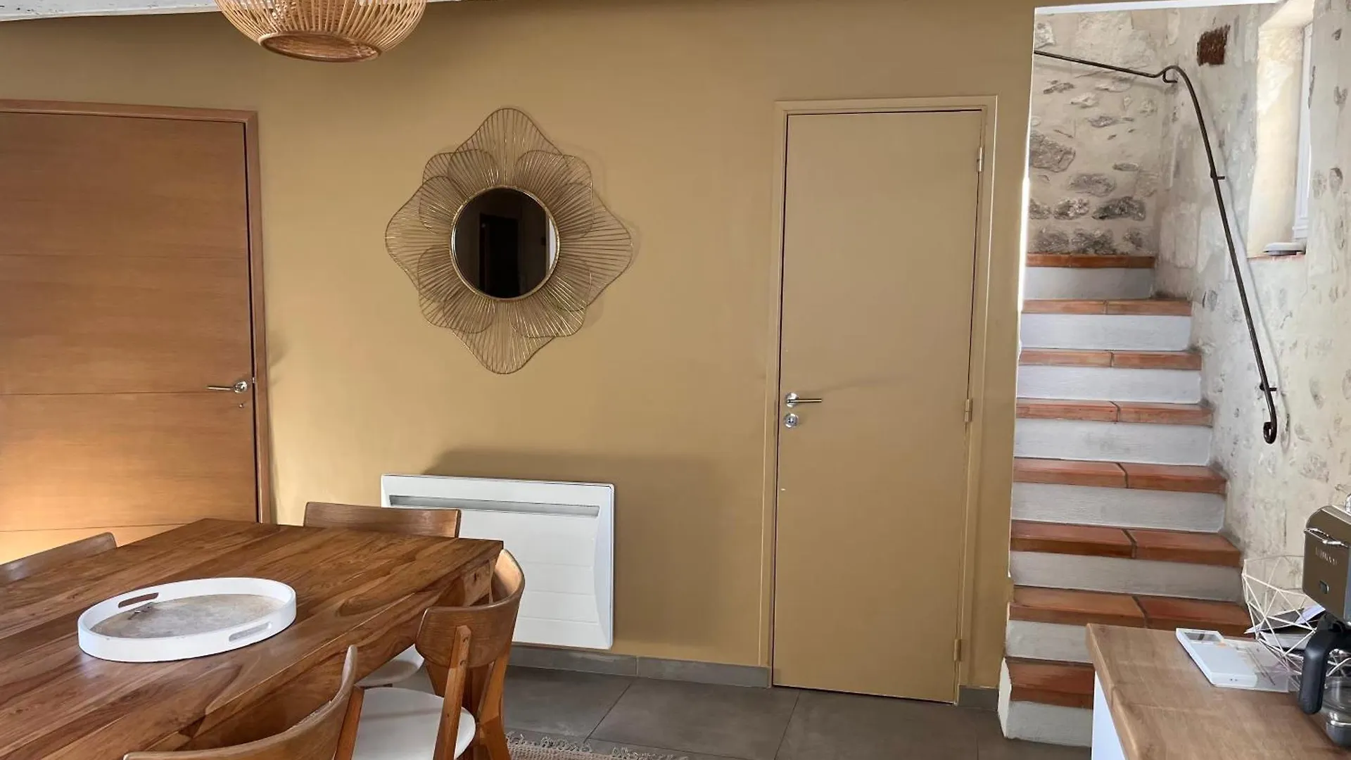 Truchet Penthouse Daire Arles Fransa